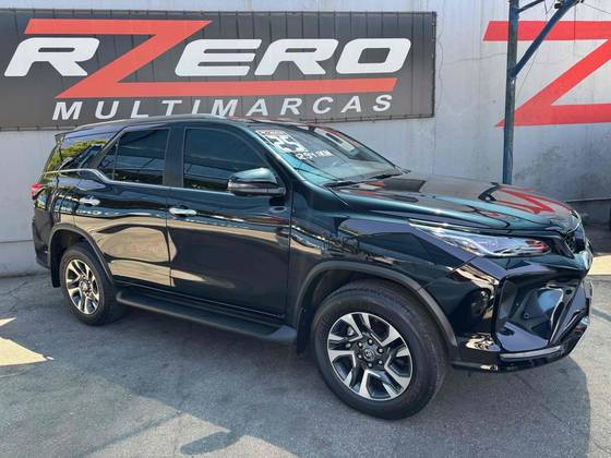 TOYOTA HILUX SW4 2.8 D-4D TURBO DIESEL SRX PLATINUM 7L 4X4 AUTOMÁTICO